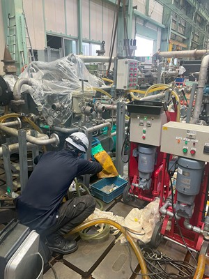 緊急対応浄油作業1